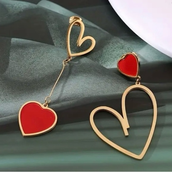 ✨ModCloth Posey Red & Gold Heart Earrings - Picture 2 of 9